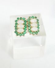 Edel Opal- Smaragd Ohrstecker in 375/000 Gelbgold A1678