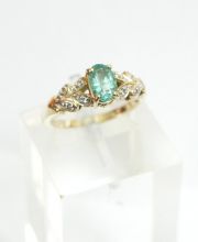 Smaragd Damenring in 375/000 Gelbgold A1726