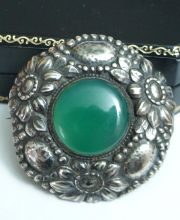 Antike Jugendstil Brosche aus 835/000 Silber mit Chrysopras A177