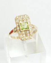 Art-Deco Damenring mit Peridot und Opalen in 375/000 Gelbgold A1