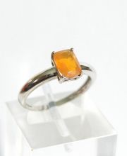 Englischer Feueropal Solit�rring in 375//000 Weissgold  A607