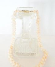 Sch�ne antike Engelshaut Korallenkette mit 333/000 Goldschliesse