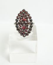 Antiker 800/000 Silber Ring mit b�hmischen Granaten A1157