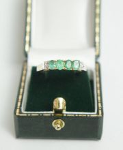 Edler Smaragdring in 375/000 Gelbgold mit Diamanten A1185