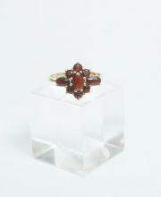 Vintage Granat Damenring aus 333/000 Gelbgold A1427