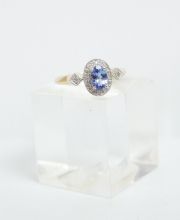 Eleganter englischer Tansanit Diamantring in 375/000 Gelbgold A1